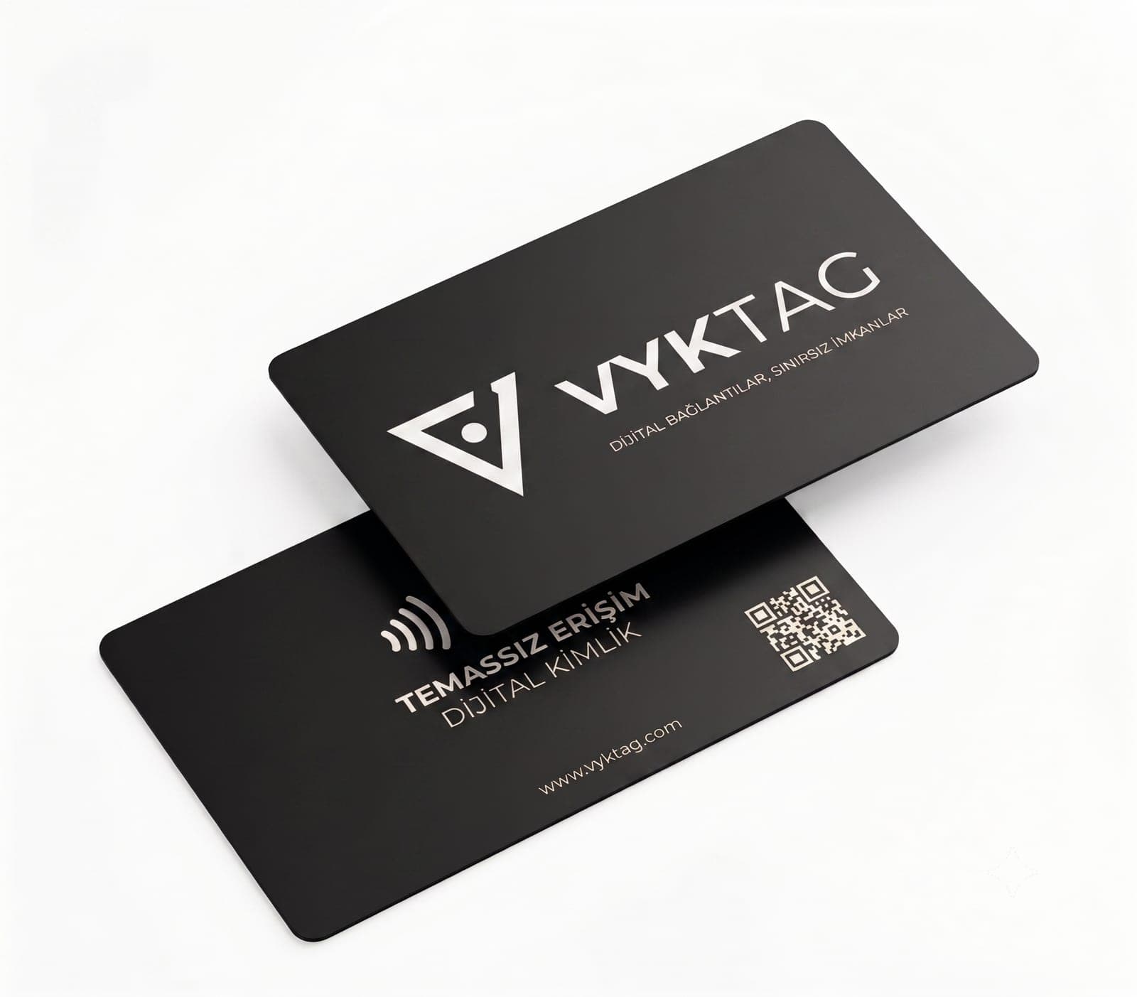 VYKTag Kart — siyah kart, gümüş baskı, VYKTag baskılı; ön ve arka yüz